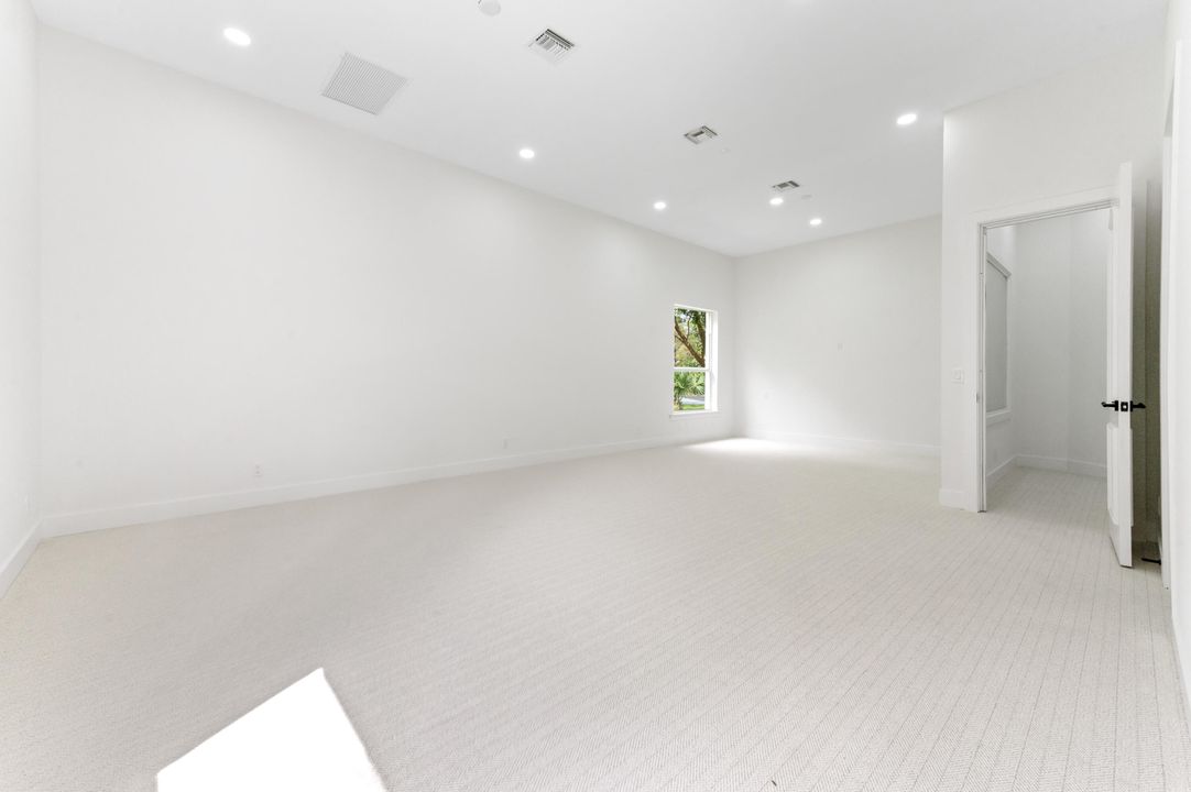 For Sale: $3,199,000 (5 beds, 5 baths, 5633 Square Feet)