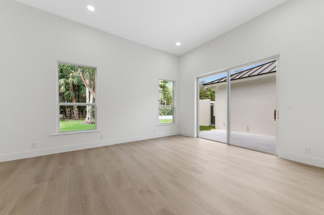 For Sale: $3,199,000 (5 beds, 5 baths, 5633 Square Feet)