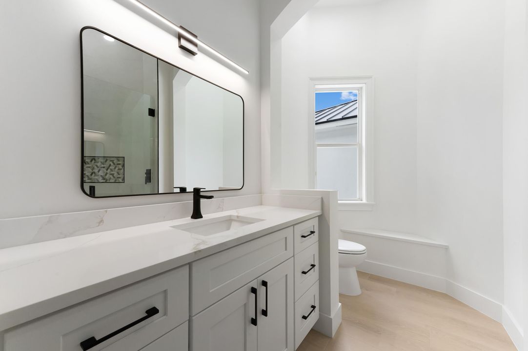 For Sale: $3,199,000 (5 beds, 5 baths, 5633 Square Feet)