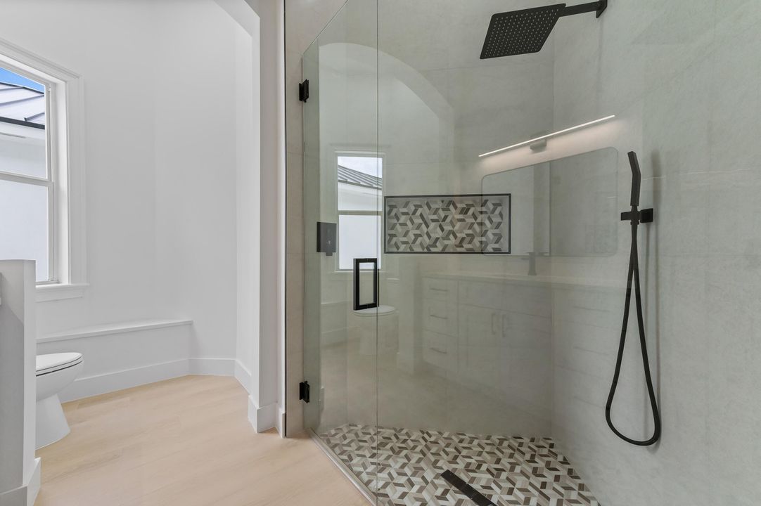 For Sale: $3,199,000 (5 beds, 5 baths, 5633 Square Feet)