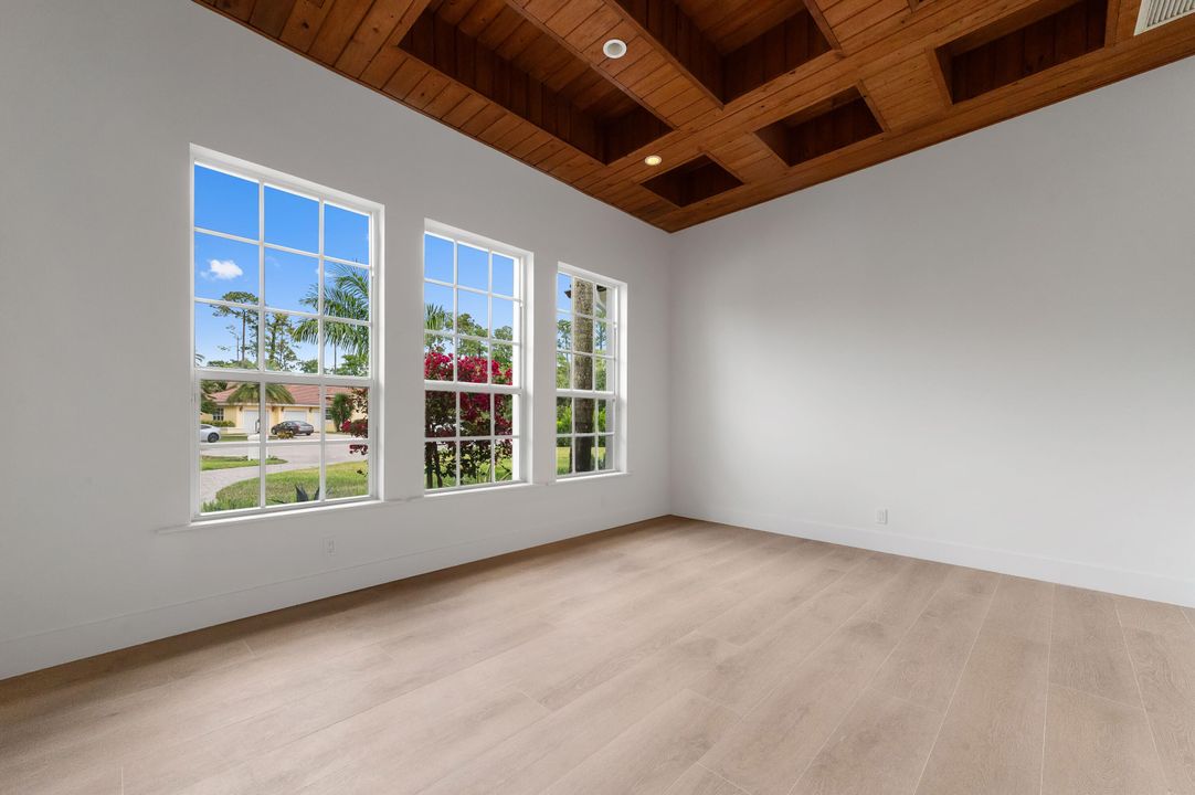 For Sale: $3,199,000 (5 beds, 5 baths, 5633 Square Feet)