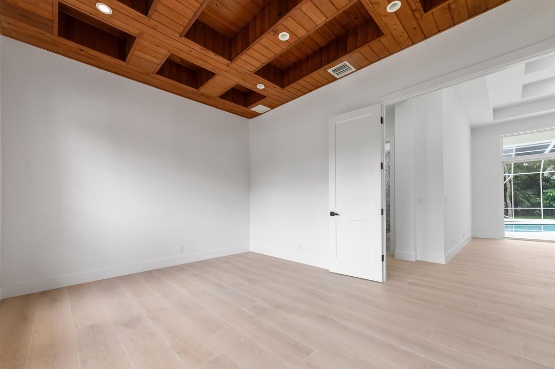 For Sale: $3,199,000 (5 beds, 5 baths, 5633 Square Feet)