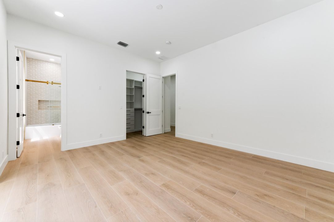 For Sale: $3,199,000 (5 beds, 5 baths, 5633 Square Feet)