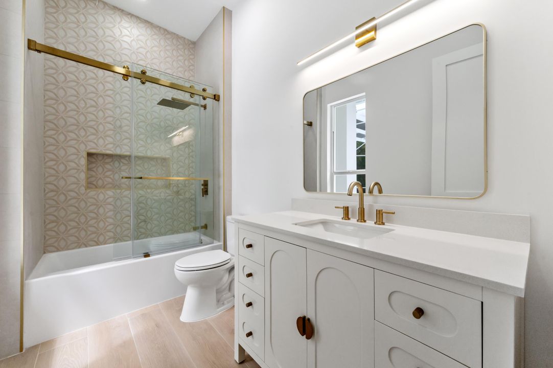 For Sale: $3,199,000 (5 beds, 5 baths, 5633 Square Feet)