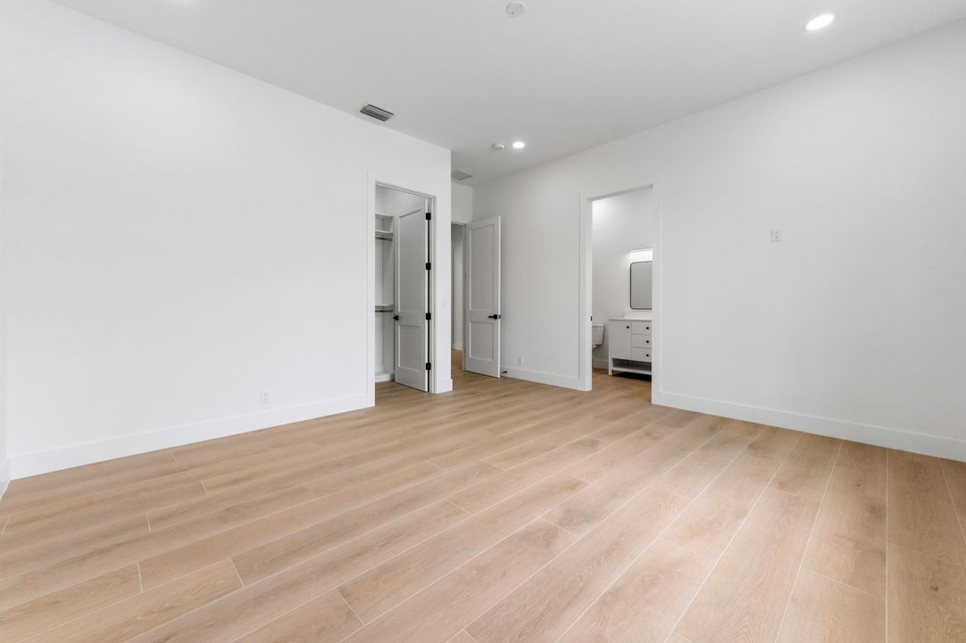 For Sale: $3,199,000 (5 beds, 5 baths, 5633 Square Feet)