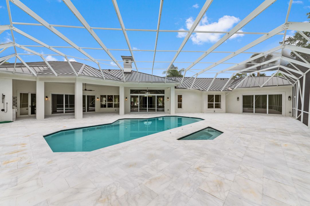 For Sale: $3,199,000 (5 beds, 5 baths, 5633 Square Feet)