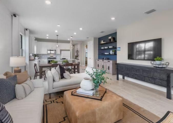 Active With Contract: $423,645 (2 beds, 2 baths, 1321 Square Feet)