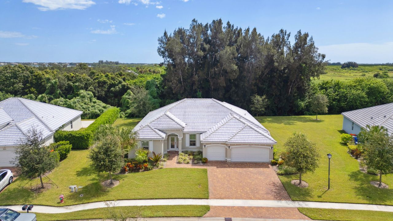 For Sale: $549,000 (4 beds, 3 baths, 2577 Square Feet)