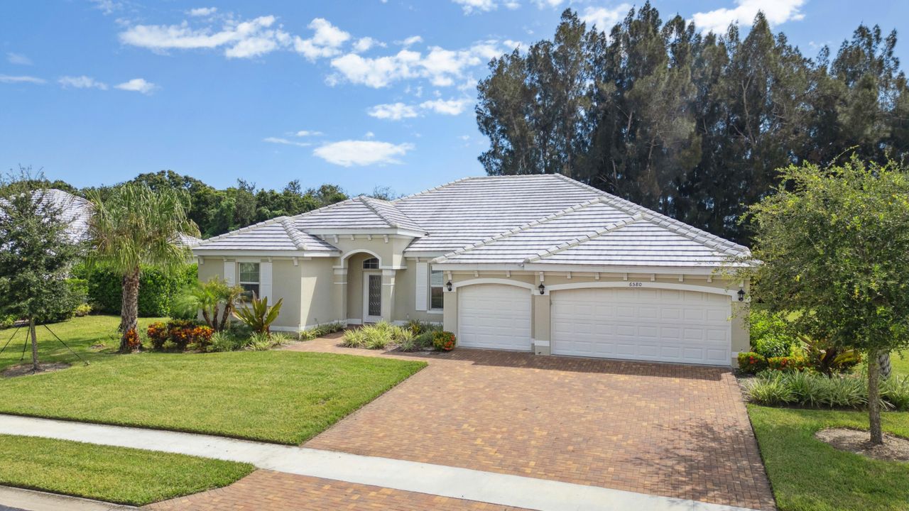 For Sale: $549,000 (4 beds, 3 baths, 2577 Square Feet)