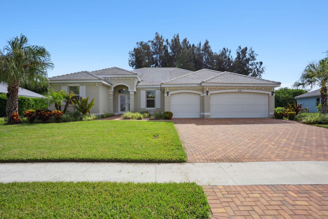 For Sale: $549,000 (4 beds, 3 baths, 2577 Square Feet)