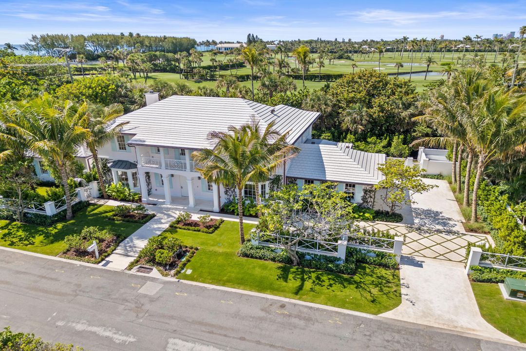 Active With Contract: $17,950,000 (4 beds, 6 baths, 5842 Square Feet)