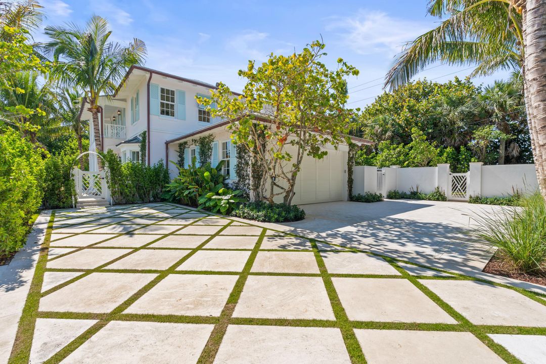 Active With Contract: $17,950,000 (4 beds, 6 baths, 5842 Square Feet)