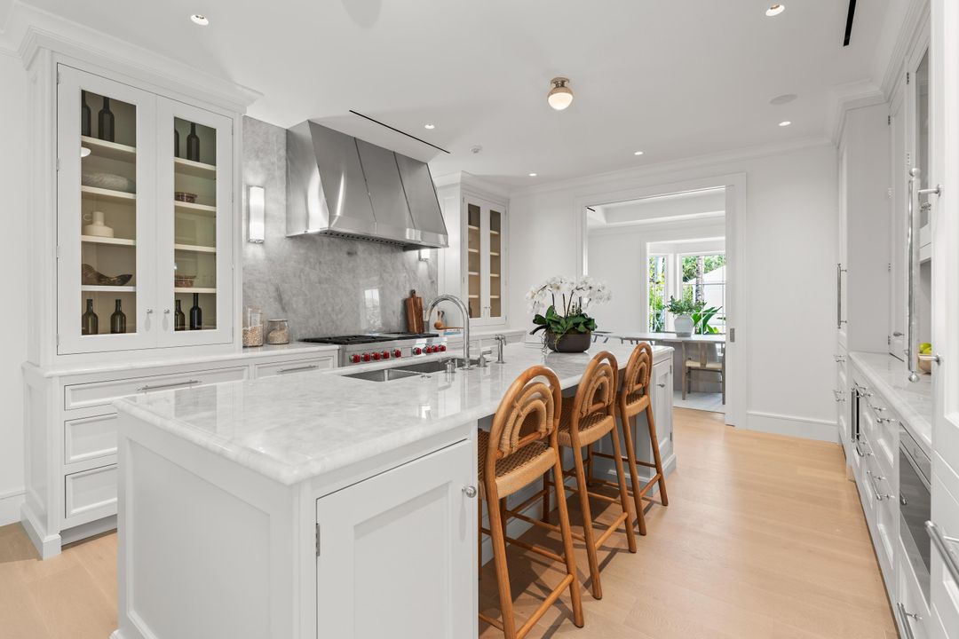 Active With Contract: $17,950,000 (4 beds, 6 baths, 5842 Square Feet)