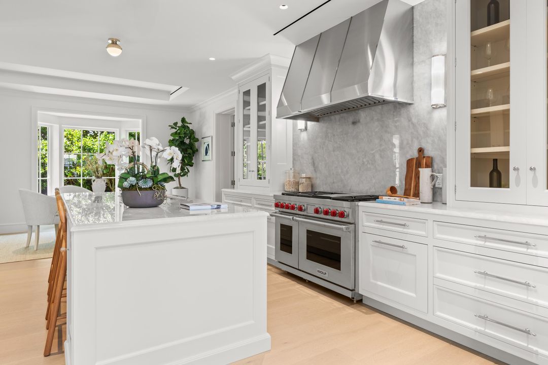 Active With Contract: $17,950,000 (4 beds, 6 baths, 5842 Square Feet)