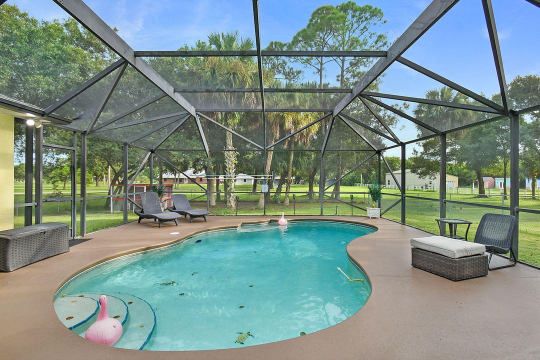 For Sale: $625,000 (3 beds, 2 baths, 1939 Square Feet)