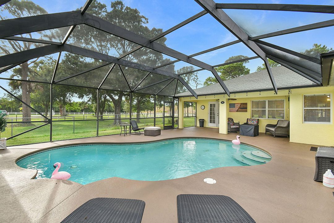 For Sale: $625,000 (3 beds, 2 baths, 1939 Square Feet)