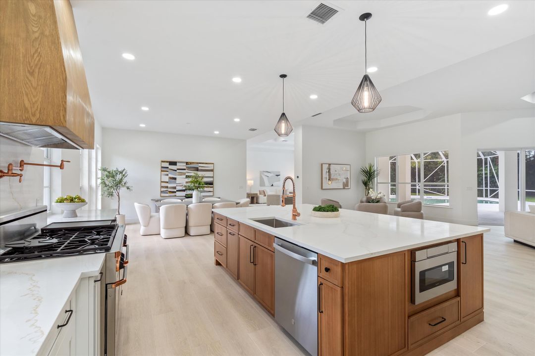 For Sale: $3,199,000 (5 beds, 5 baths, 5633 Square Feet)