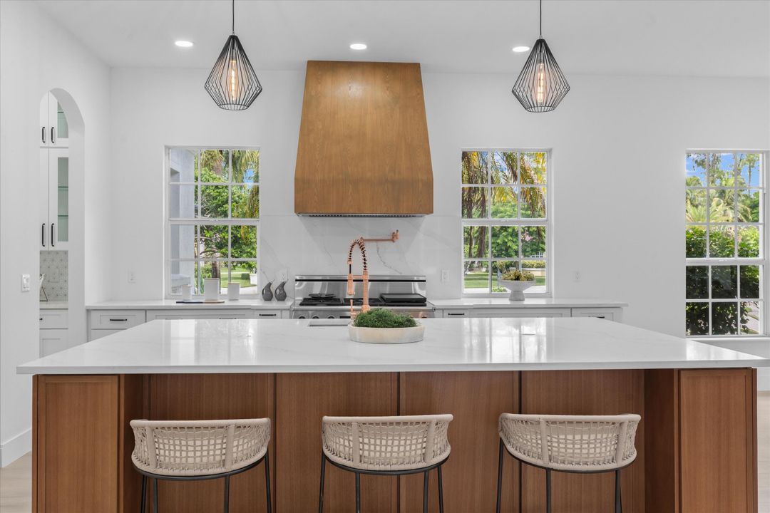 For Sale: $3,199,000 (5 beds, 5 baths, 5633 Square Feet)