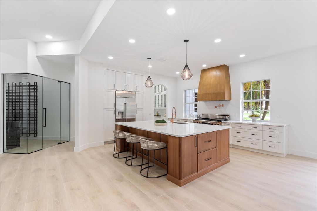 For Sale: $3,199,000 (5 beds, 5 baths, 5633 Square Feet)