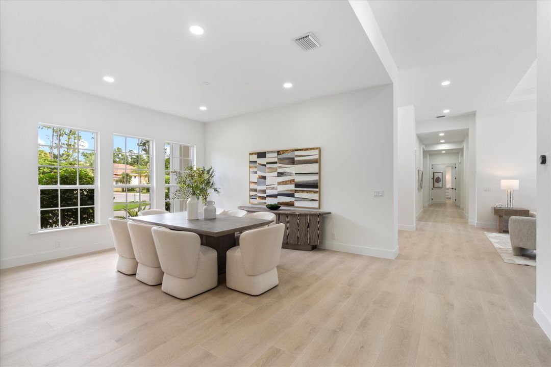 For Sale: $3,199,000 (5 beds, 5 baths, 5633 Square Feet)