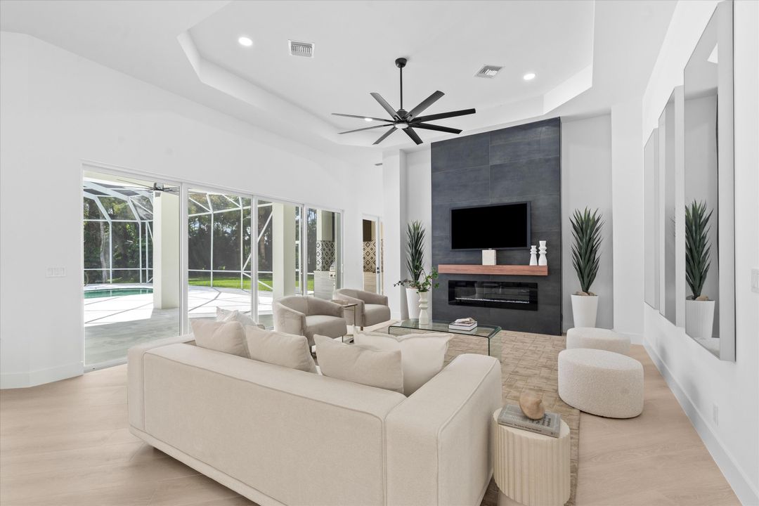 For Sale: $3,199,000 (5 beds, 5 baths, 5633 Square Feet)