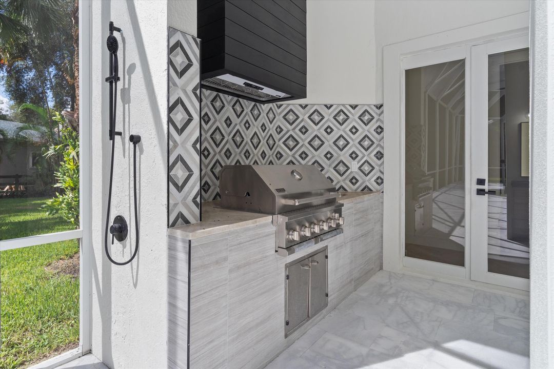 For Sale: $3,199,000 (5 beds, 5 baths, 5633 Square Feet)