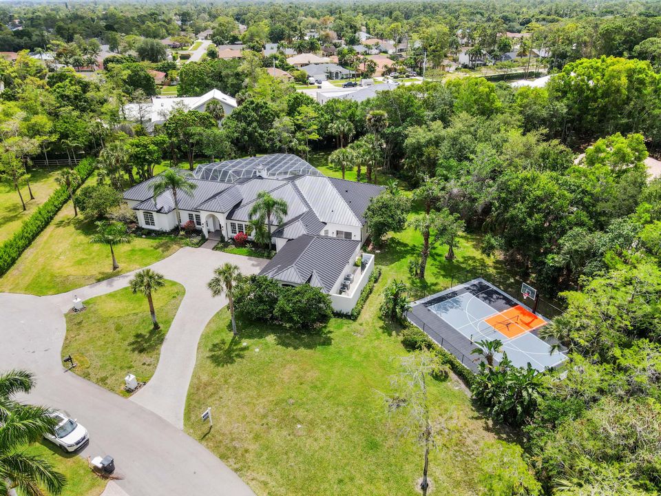 For Sale: $3,199,000 (5 beds, 5 baths, 5633 Square Feet)