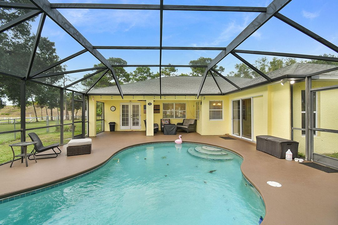 For Sale: $625,000 (3 beds, 2 baths, 1939 Square Feet)