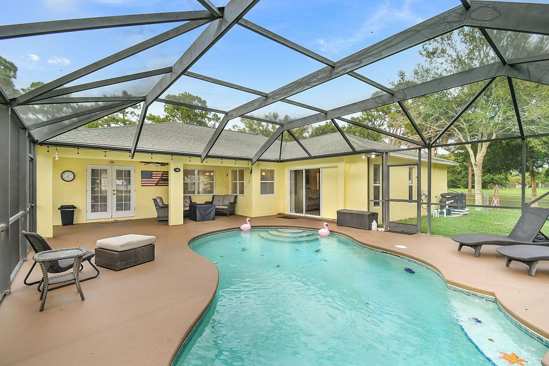 For Sale: $625,000 (3 beds, 2 baths, 1939 Square Feet)