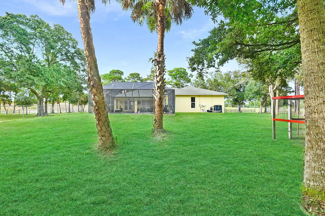 For Sale: $625,000 (3 beds, 2 baths, 1939 Square Feet)