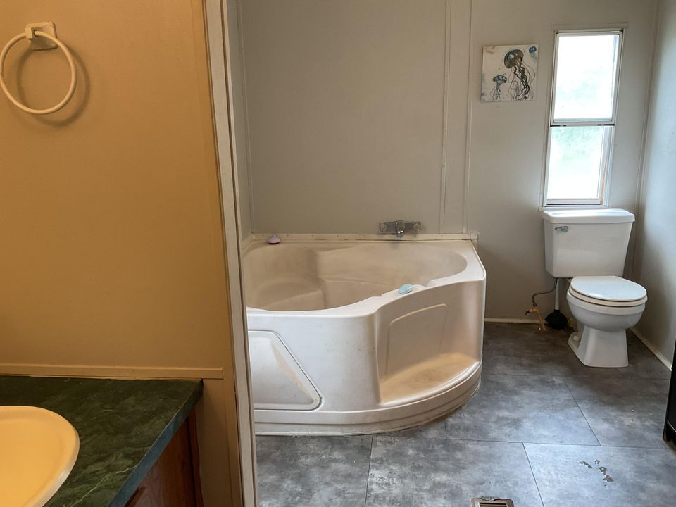 For Sale: $129,900 (3 beds, 2 baths, 1626 Square Feet)