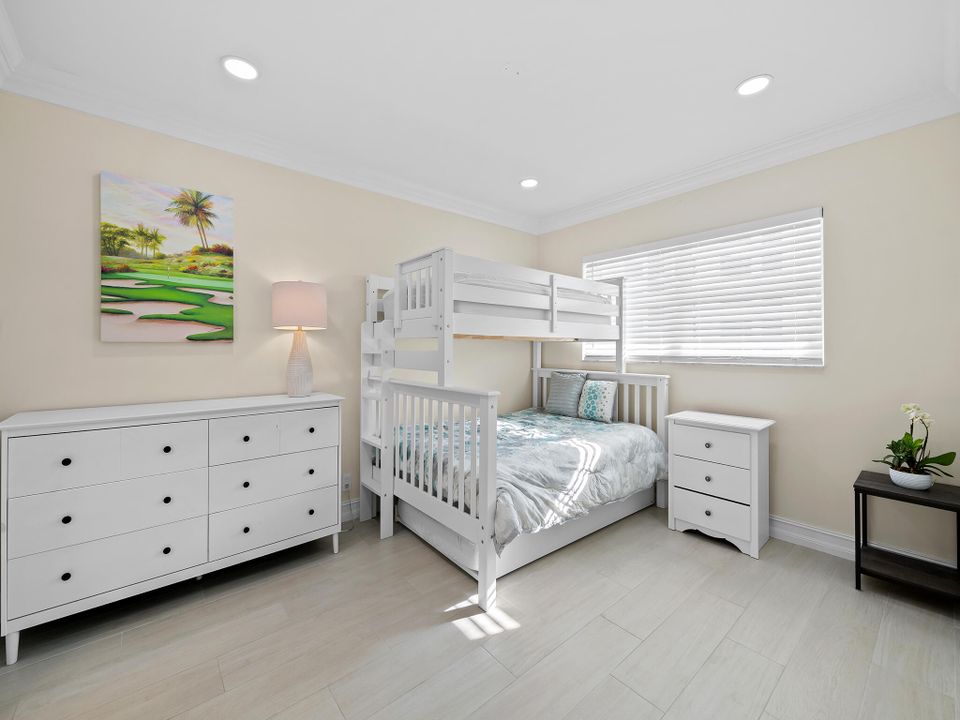 Под контрактом: $7,000 (2 спален, 2 ванн, 1087 Квадратных фут)