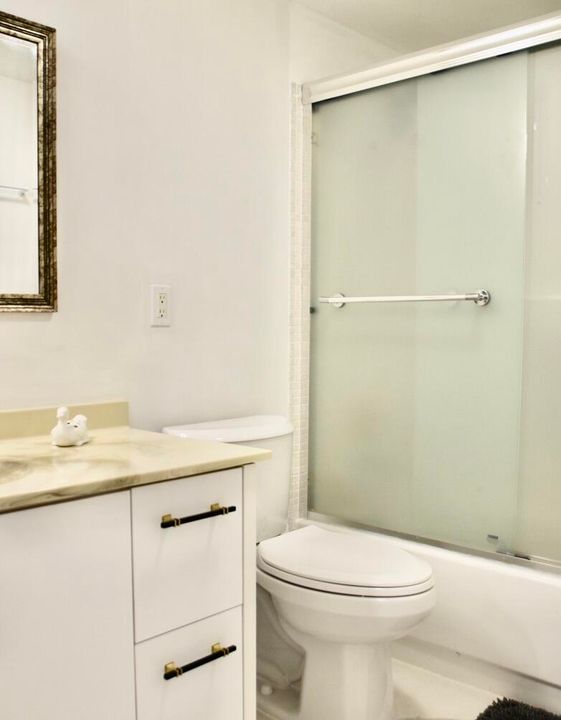 合同活跃: $3,500 (2 贝兹, 2 浴室, 1000 平方英尺)