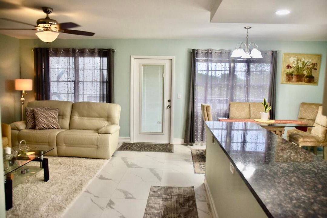 合同活跃: $3,500 (2 贝兹, 2 浴室, 1000 平方英尺)