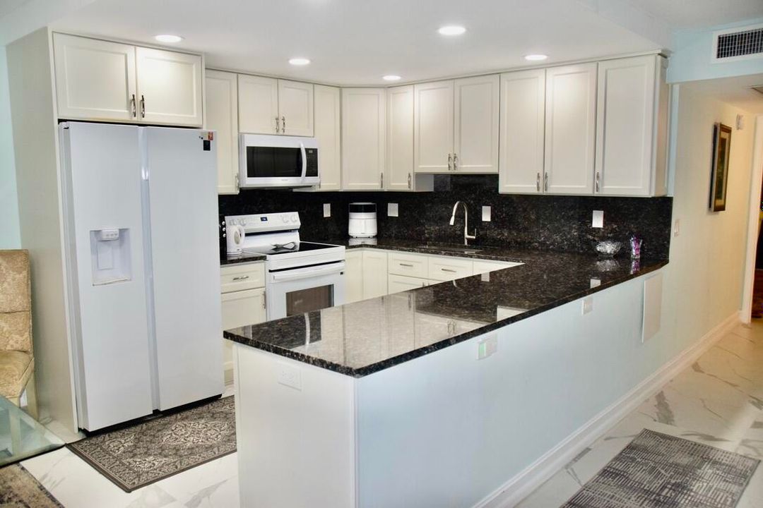 合同活跃: $3,500 (2 贝兹, 2 浴室, 1000 平方英尺)