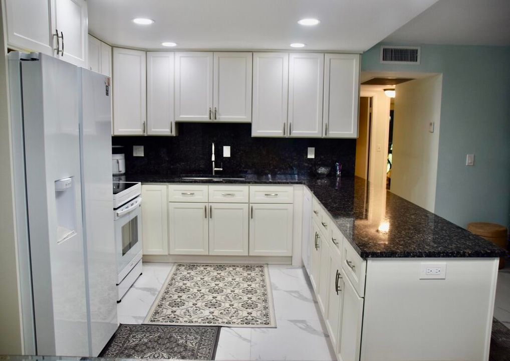 合同活跃: $3,500 (2 贝兹, 2 浴室, 1000 平方英尺)