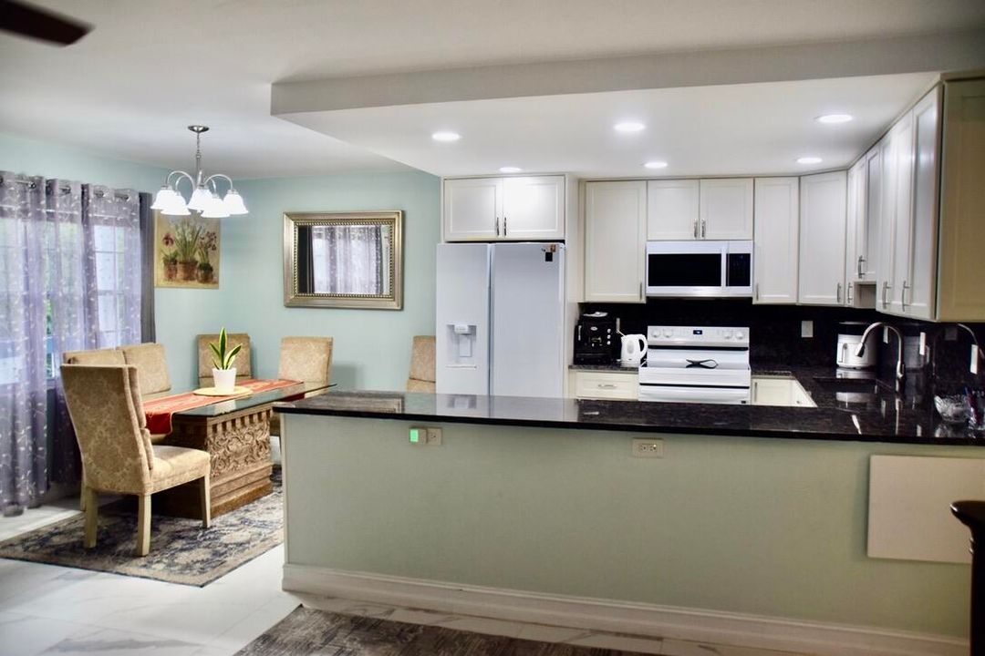 合同活跃: $3,500 (2 贝兹, 2 浴室, 1000 平方英尺)