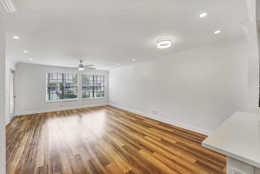 Active With Contract: $270,000 (2 beds, 2 baths, 981 Square Feet)