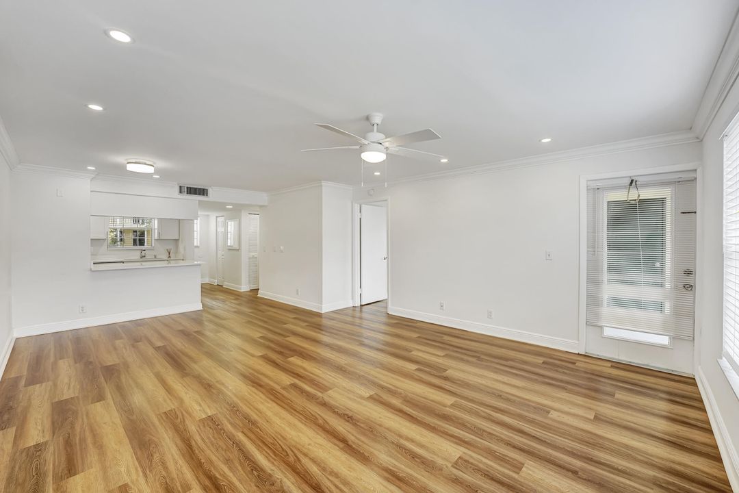 Active With Contract: $270,000 (2 beds, 2 baths, 981 Square Feet)