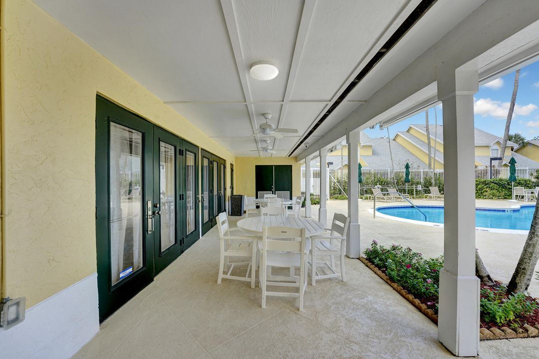 Active With Contract: $270,000 (2 beds, 2 baths, 981 Square Feet)