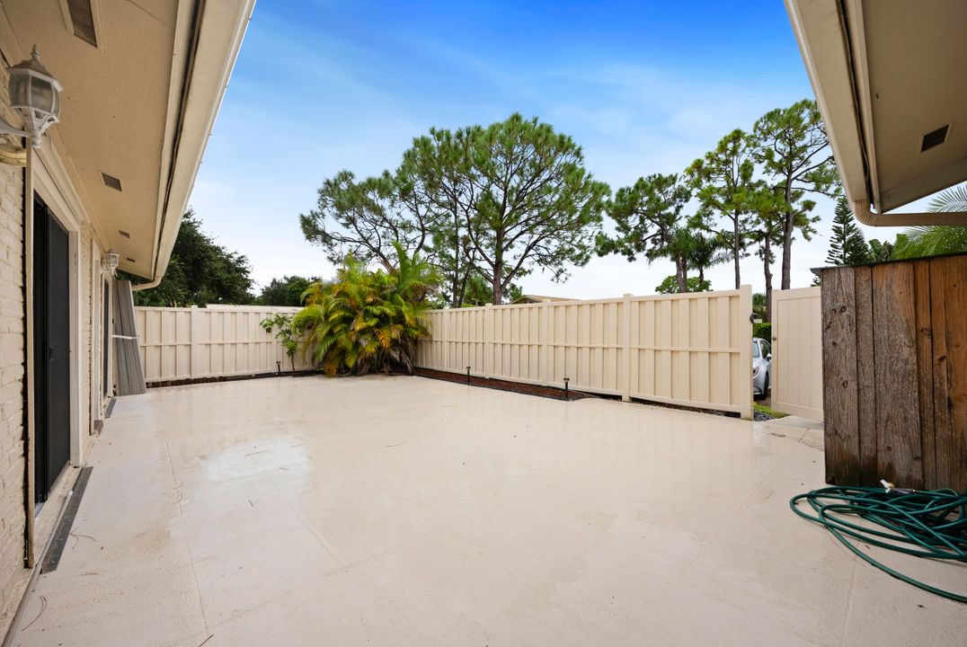 Под контрактом: $419,000 (2 спален, 2 ванн, 1276 Квадратных фут)