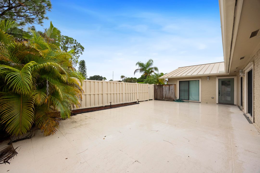 Под контрактом: $419,000 (2 спален, 2 ванн, 1276 Квадратных фут)