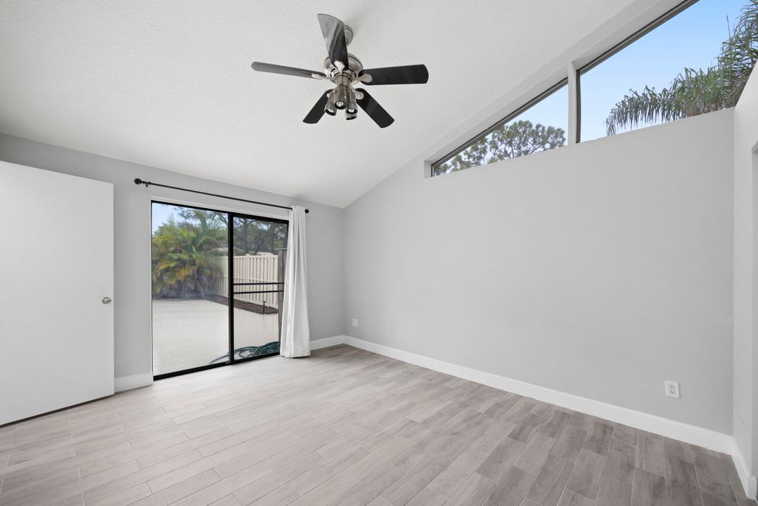 Под контрактом: $419,000 (2 спален, 2 ванн, 1276 Квадратных фут)