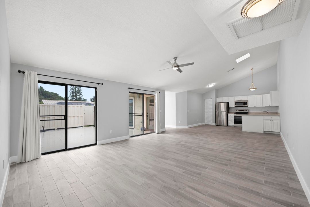 Под контрактом: $419,000 (2 спален, 2 ванн, 1276 Квадратных фут)