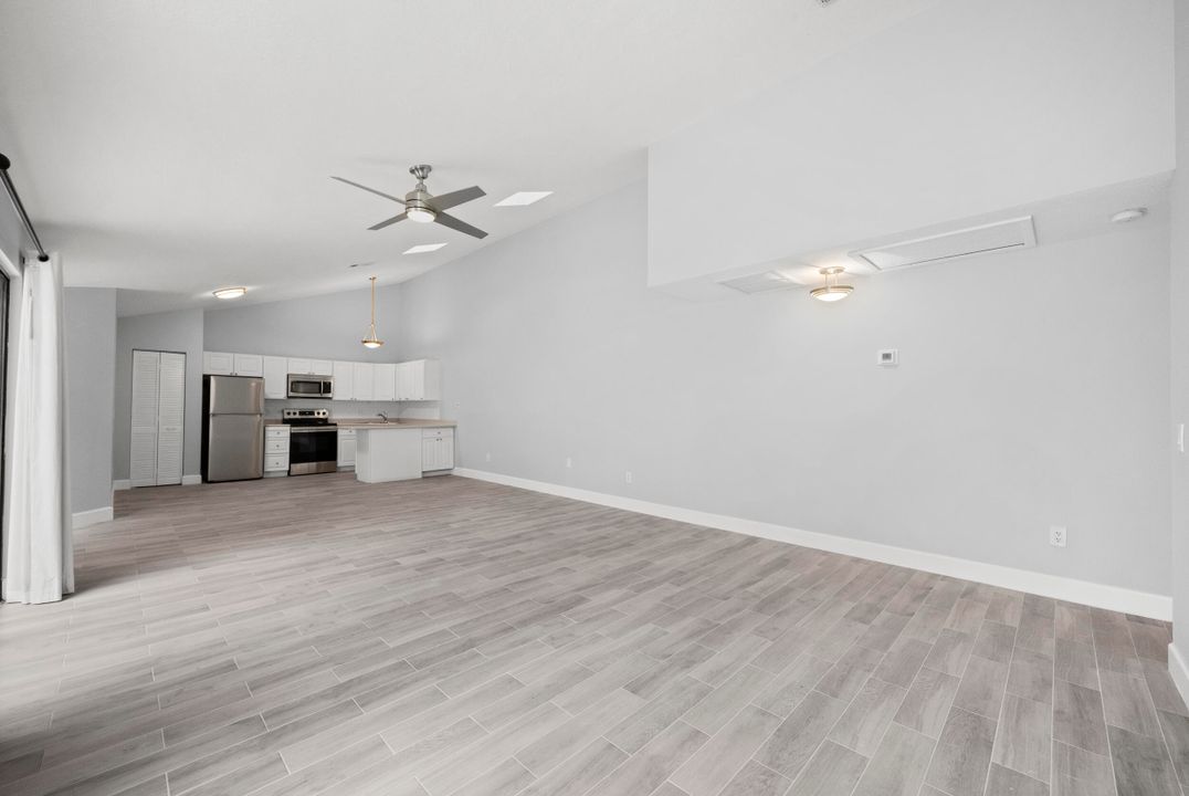 Под контрактом: $419,000 (2 спален, 2 ванн, 1276 Квадратных фут)