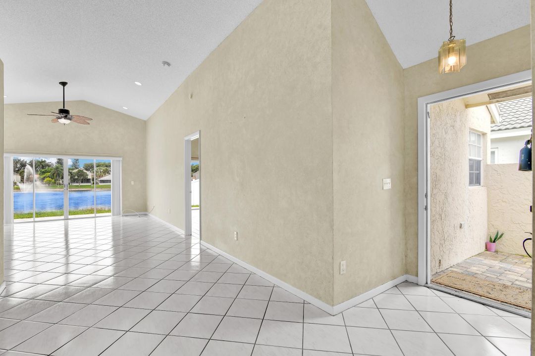 Под контрактом: $499,000 (3 спален, 2 ванн, 1700 Квадратных фут)