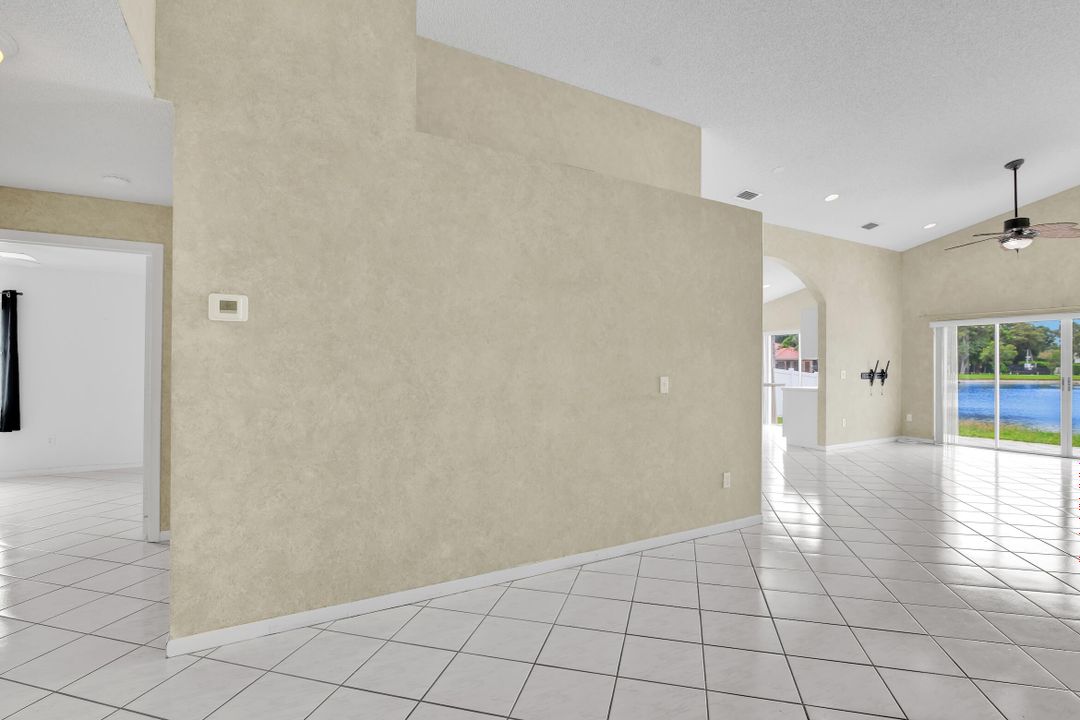 Под контрактом: $499,000 (3 спален, 2 ванн, 1700 Квадратных фут)