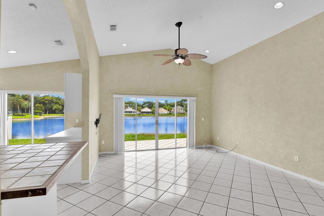 Под контрактом: $499,000 (3 спален, 2 ванн, 1700 Квадратных фут)