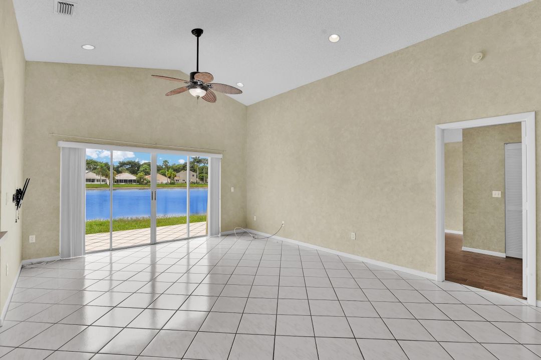 Под контрактом: $499,000 (3 спален, 2 ванн, 1700 Квадратных фут)