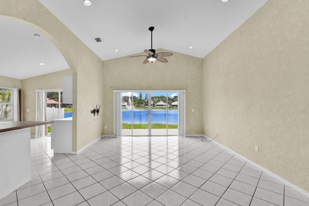 Под контрактом: $499,000 (3 спален, 2 ванн, 1700 Квадратных фут)